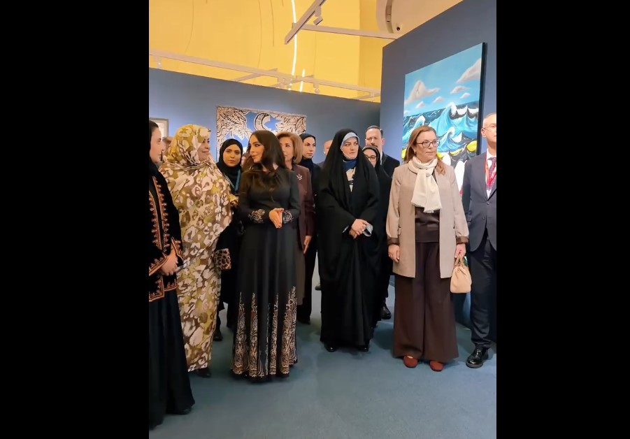 Лейла Алиева поделилась публикацией с выставки "Мои моря, мои океаны"