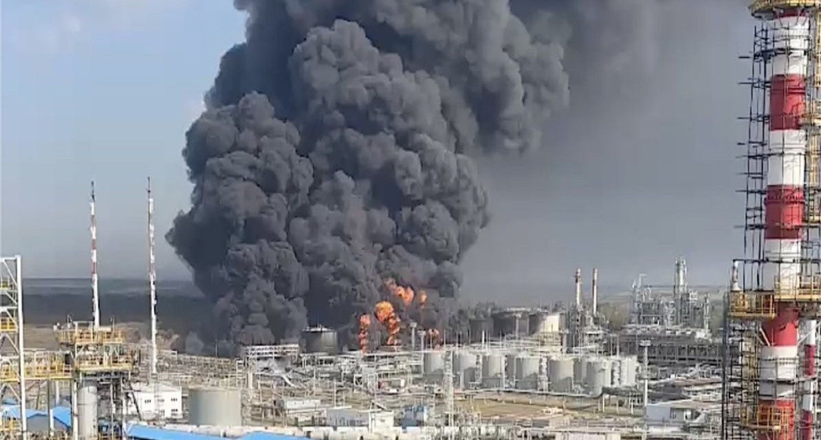 ВСУ ударили ракетами Storm Shadow по Новошахтинскому НПЗ