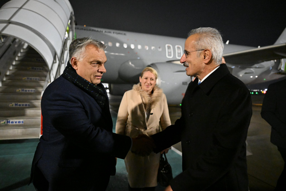 Орбан прилетел в Стамбул