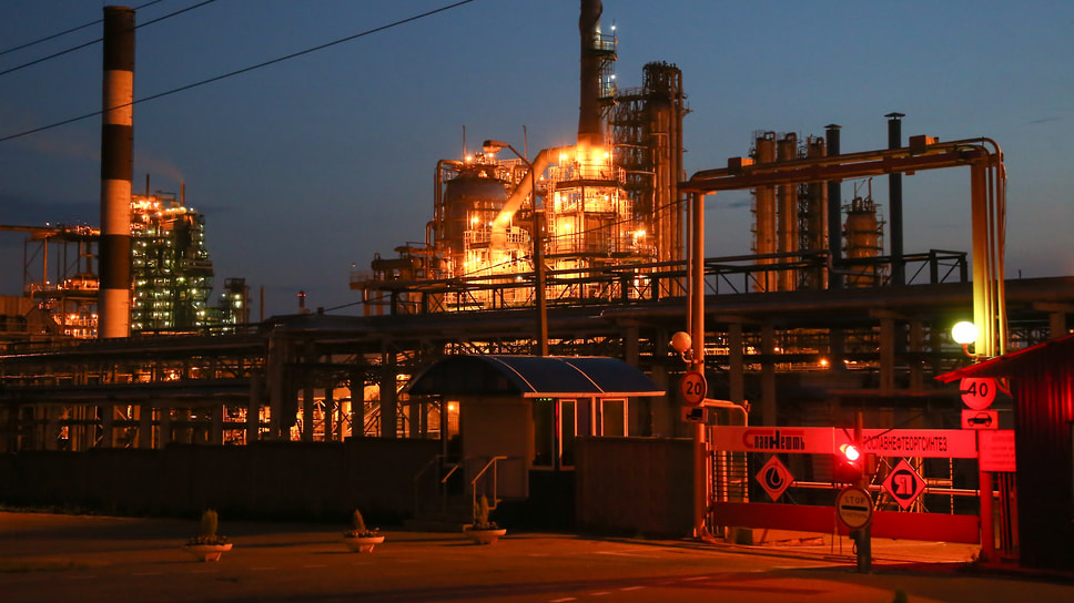 Атака дронов вывела из строя один из крупнейших нефтезаводов России