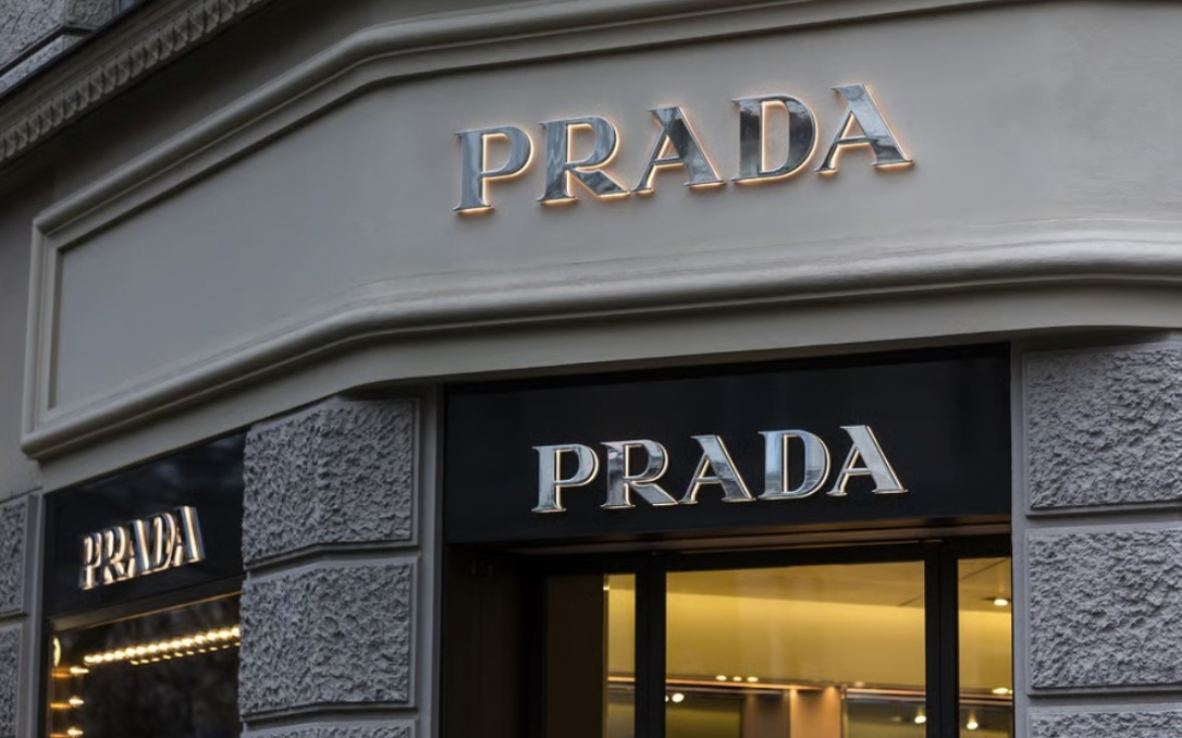 Prada завершила поглощение Versace