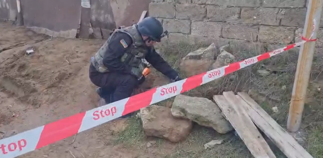 В Хазарском районе Баку обнаружена граната со взрывным устройством