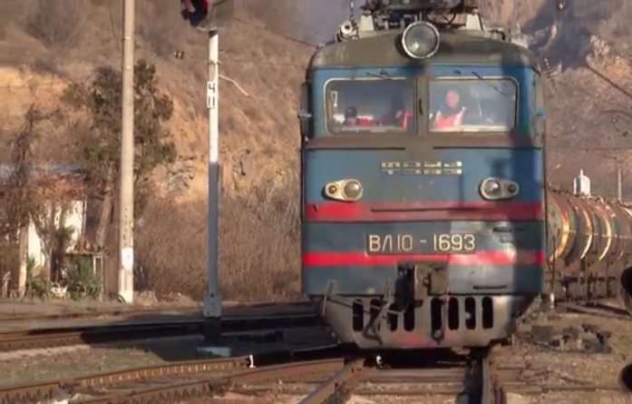 Пашинян показал кадры прибытия поезда с бензином из Азербайджана