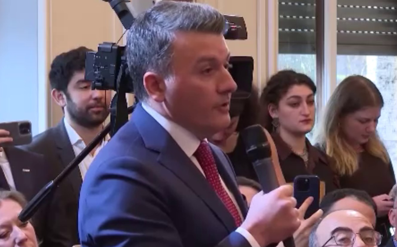 Посол Азербайджана «поприветствовал» Пашиняна по-армянски