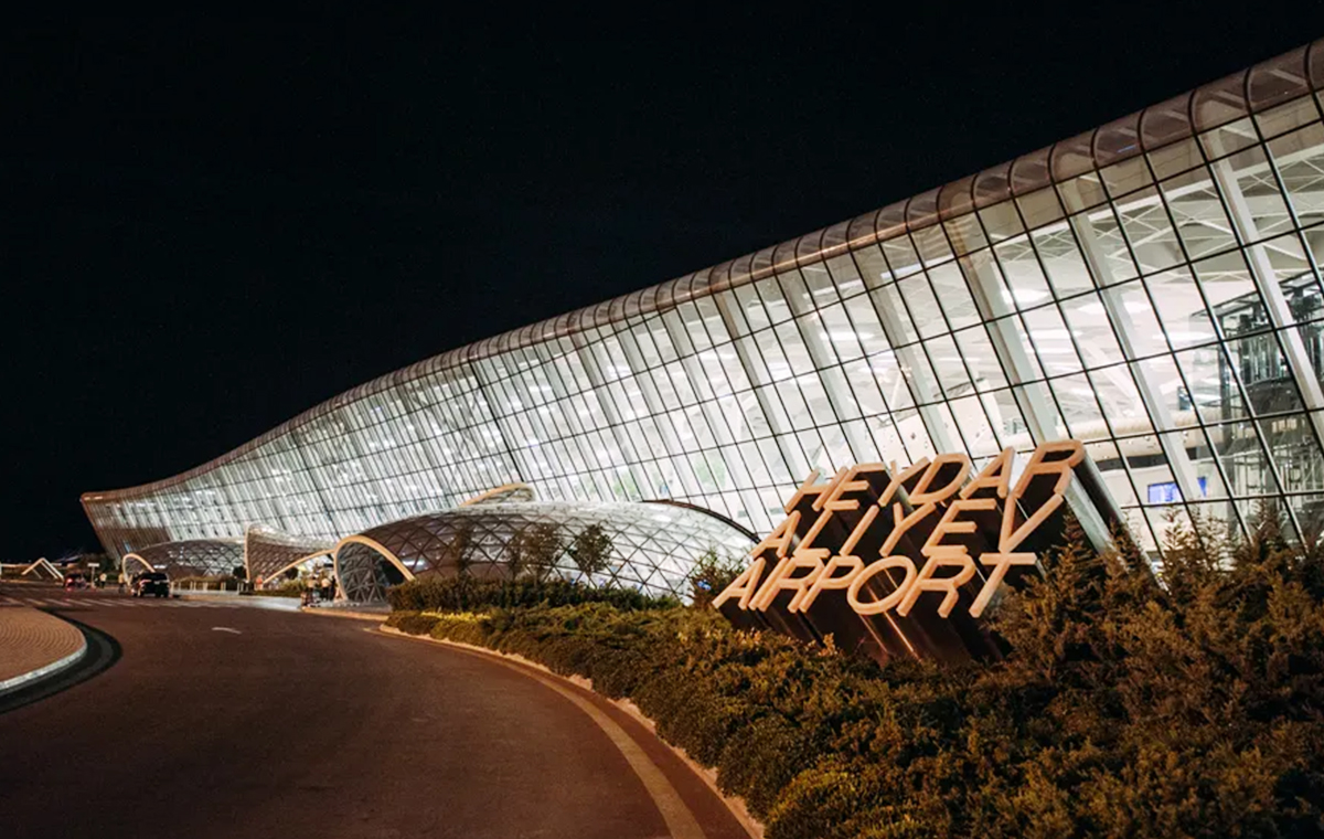 Два международных рейса совершили экстренную посадку в Баку