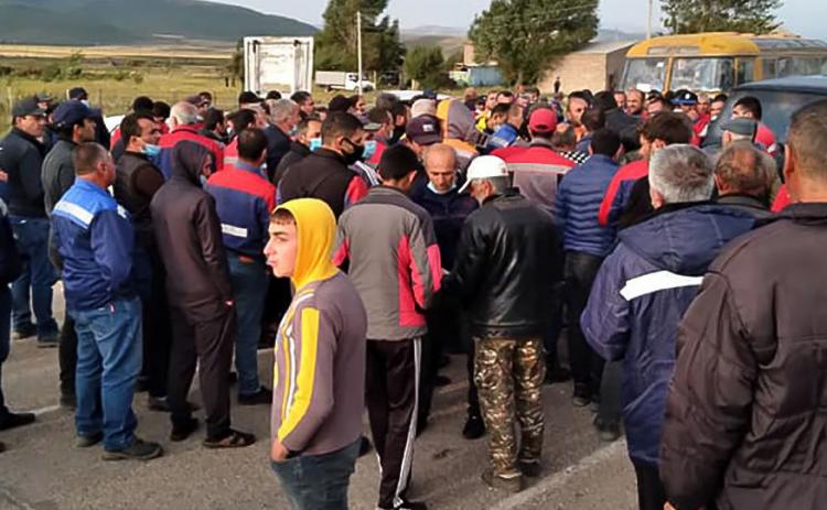 Россия продолжает игру на карабахской теме под видом помощи