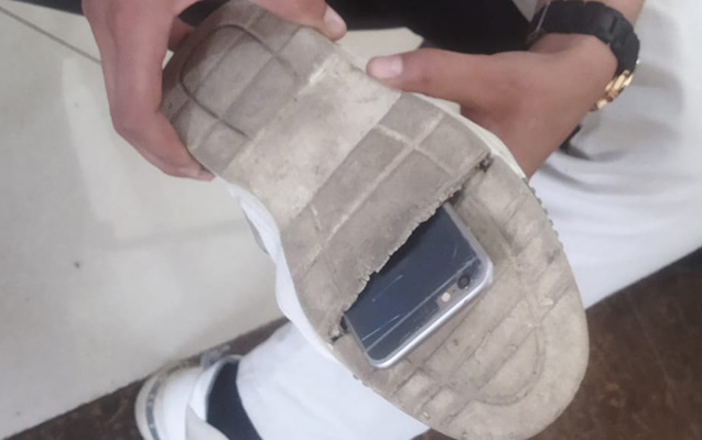 Сапожник, изготовивший обувь для мухлевания на экзаменах, вызван на допрос