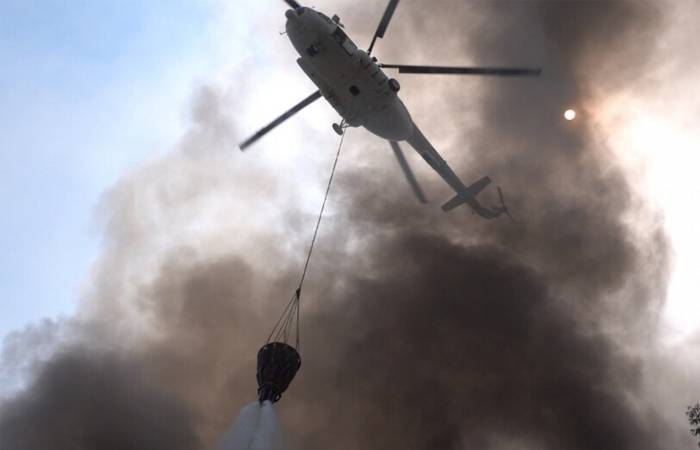 Вертолеты МЧС тушат пожары в Лачыне и Кяльбаджаре