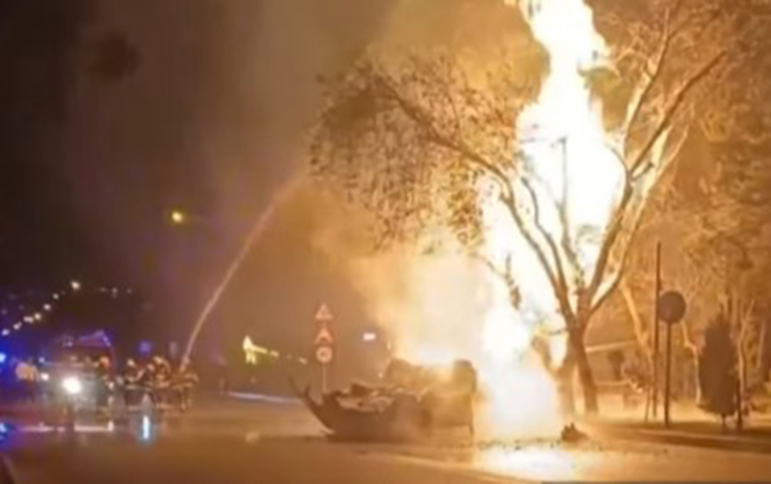 Тяжелая авария в Баку: автомобиль врезался в газопровод