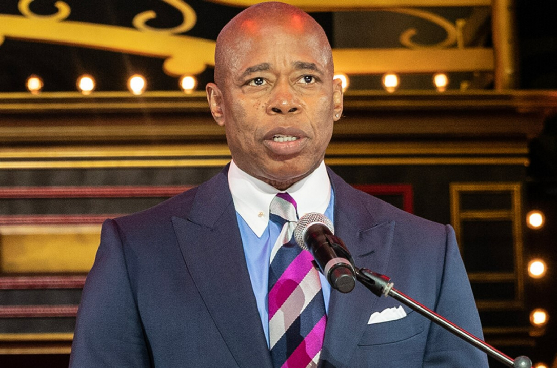 После снегопада мэр Нью-Йорка предложил жителям "делать детей"