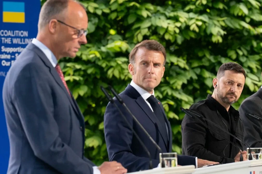 Макрон и Мерц предупредили Зеленского: США могут предать Украину