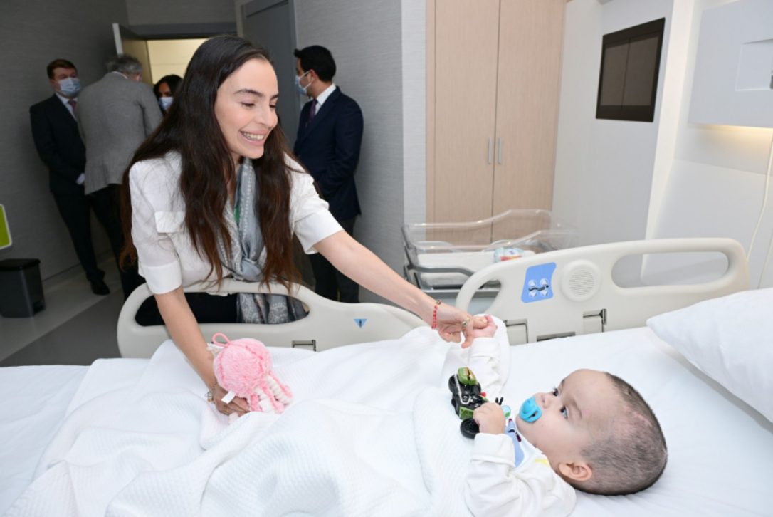 Лейла Алиева показала кадры из Центра трансплантации костного мозга и Детского противотуберкулезного санатория