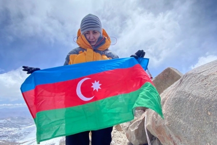 Историческое восхождение: На высочайшей вершине Антарктиды подняли флаг Азербайджана