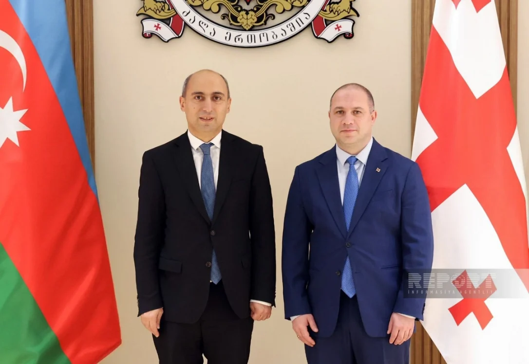 Азербайджан и Грузия договорились усилить контроль за доставкой учебников в школы