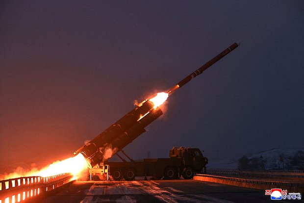 Северная Корея испытала ракеты большой дальности