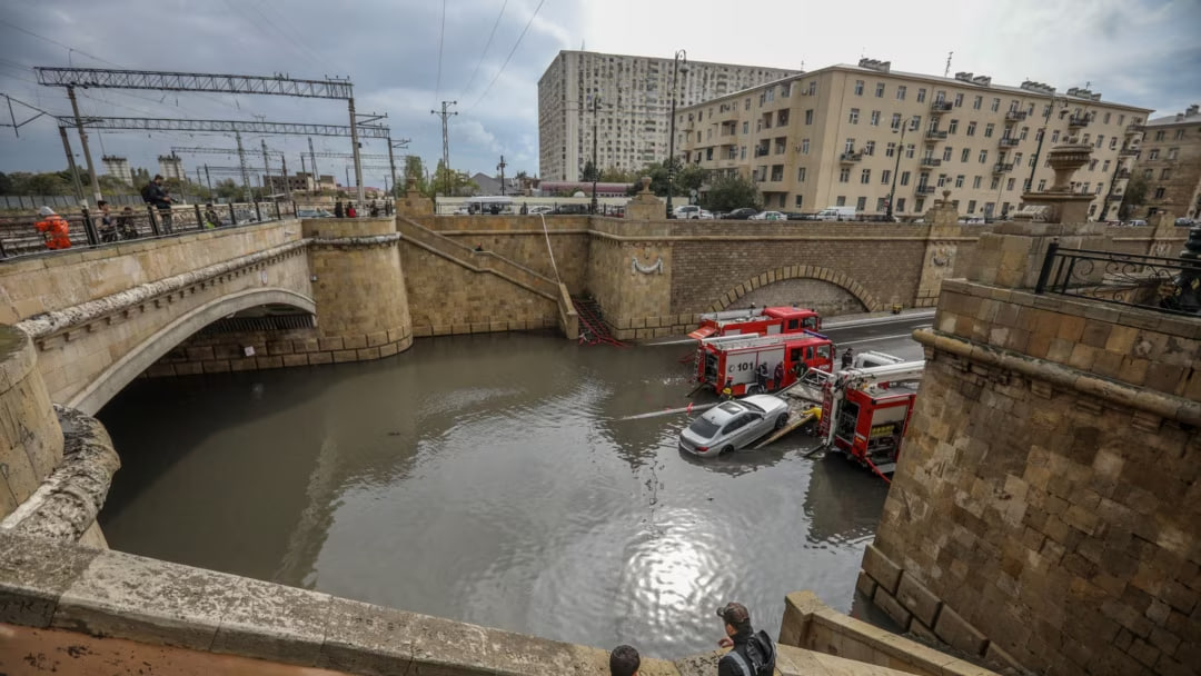 Синоптики предупреждают о ливне и затоплении Баку
