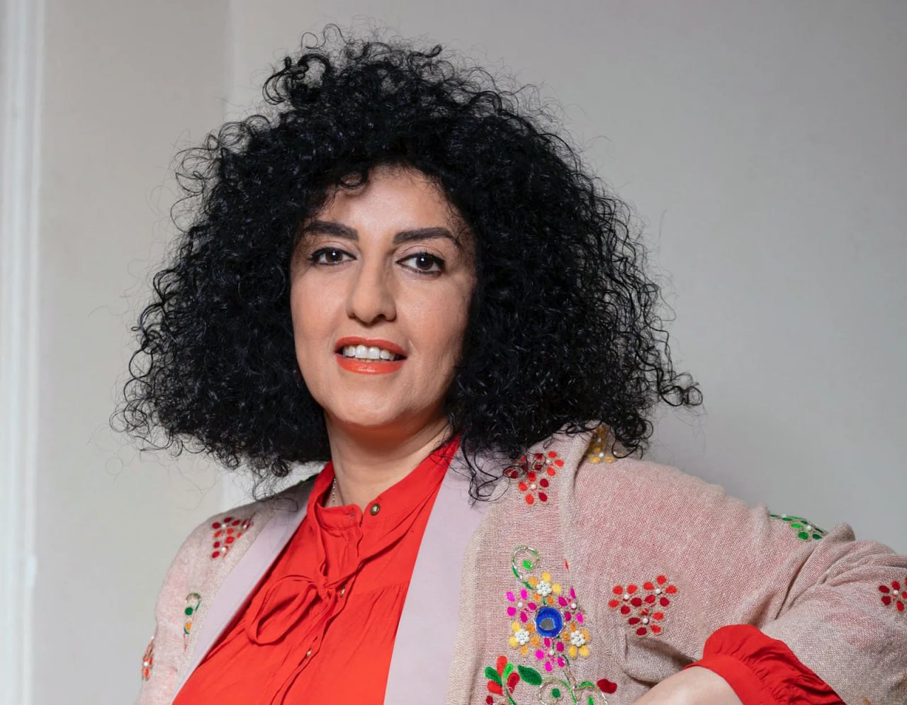 Правозащитница Наргиз Мохаммади получила серьёзные увечья при задержании в Иране 4 Правозащитница Наргиз Мохаммади получила серьёзные увечья при задержании в Иране