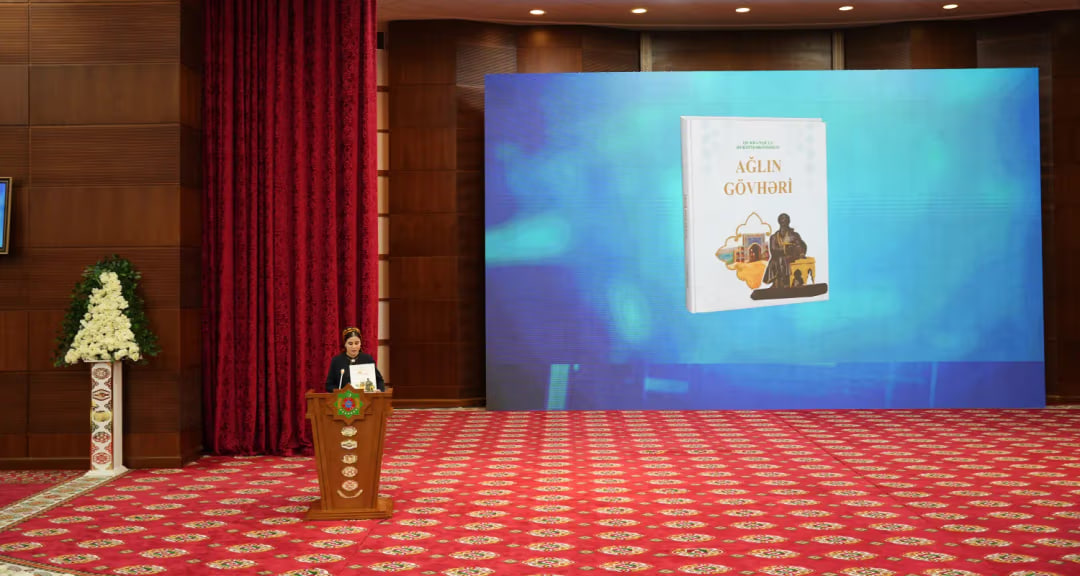 В Ашхабаде представили книгу Гурбангулы Бердымухамедова на азербайджанском языке