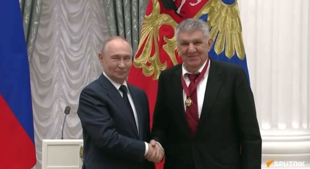 Путин наградил Абрамяна орденом