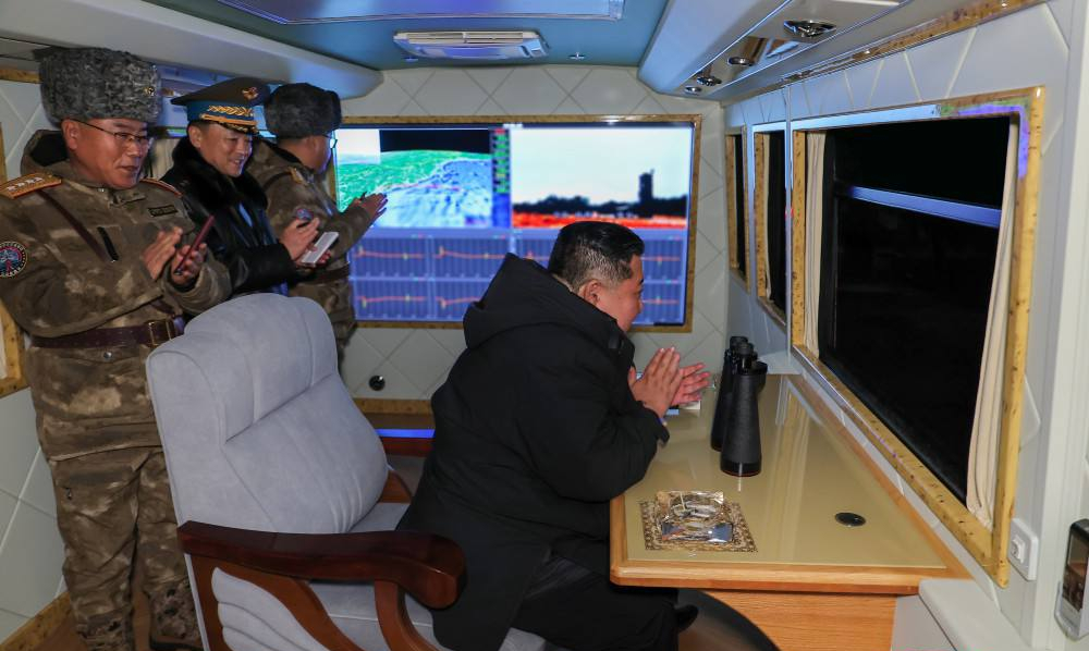 Ким Чен Ын ознакомился с планами тайных подводных вооружений