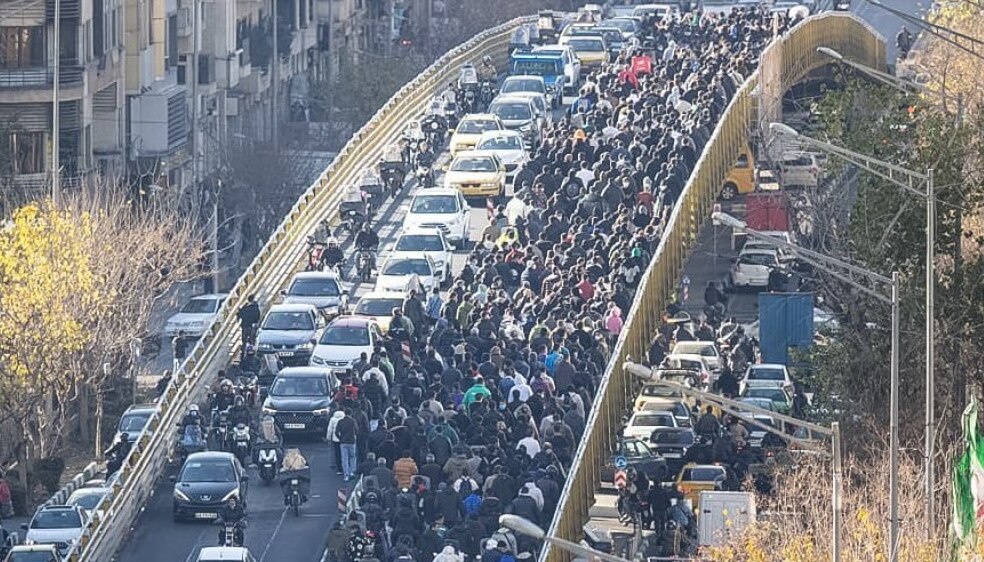 Массовые протесты в Тегеране, глава ЦБ подал в отставку 3 Массовые протесты в Тегеране, глава ЦБ подал в отставку