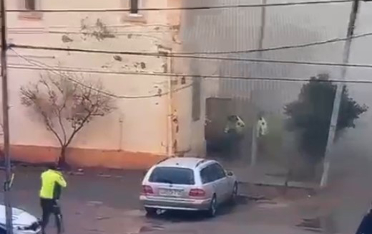 Сотрудники дорожной полиции спасли женщину из огня