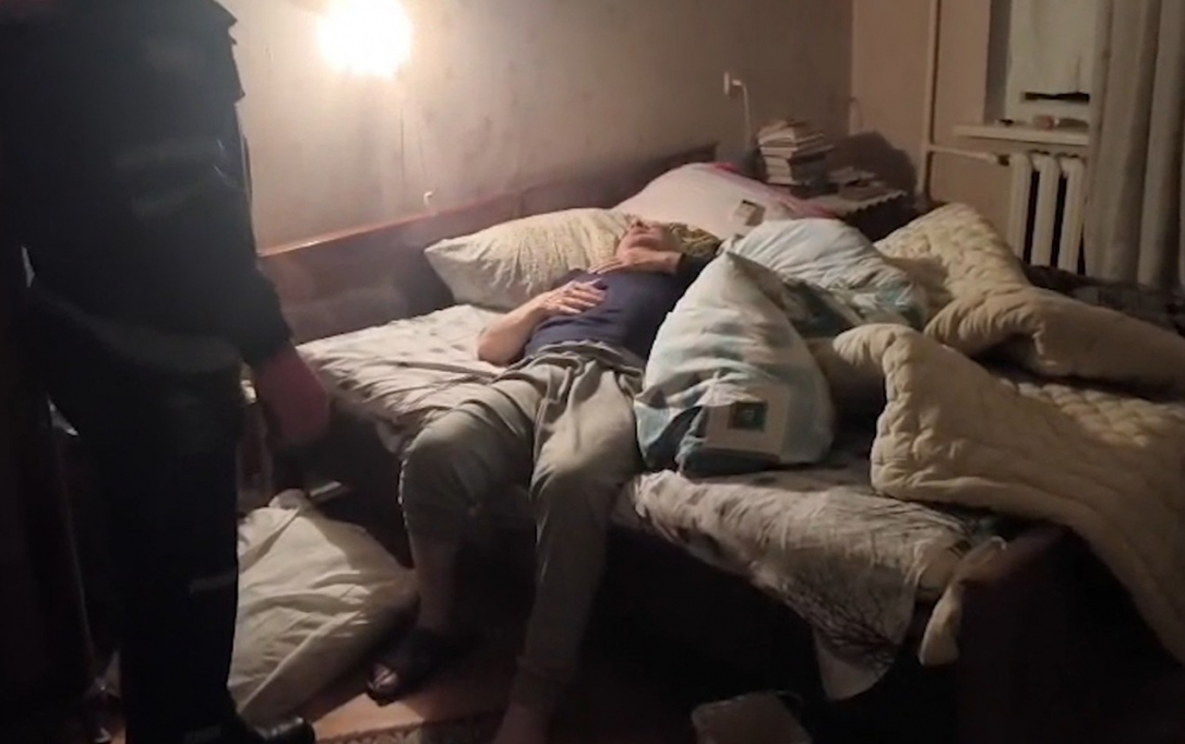 Сотрудники МЧС спасли беспомощного 88-летнего мужчину