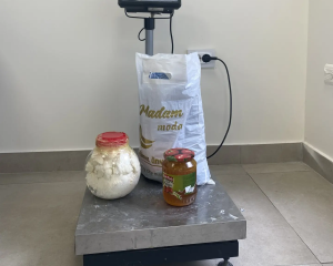 В аэропорту Оренбурга отобрали продукты из Азербайджана и уничтожили их