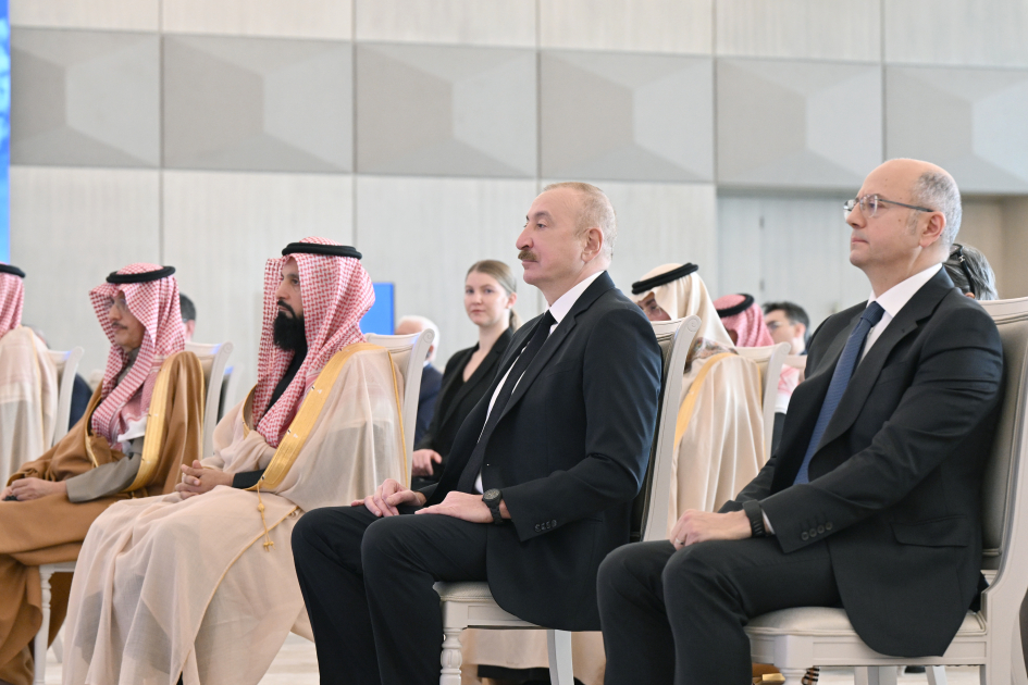 Пресс-служба Алиева показала кадры открытия ветроэлектростанции "Хызы-Абшерон"