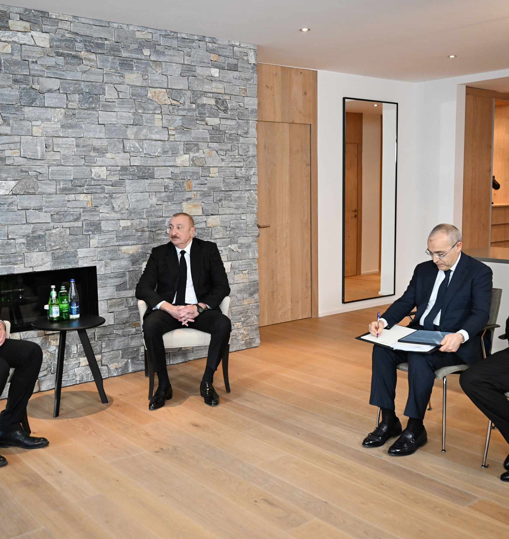 Ильхам Алиев проводит встречи в Давосе