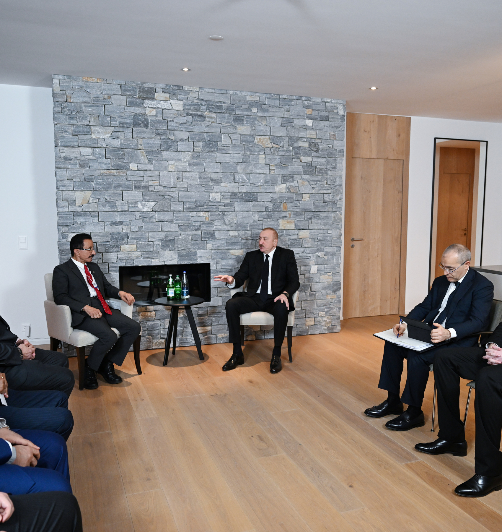 Ильхам Алиев проводит встречи в Давосе