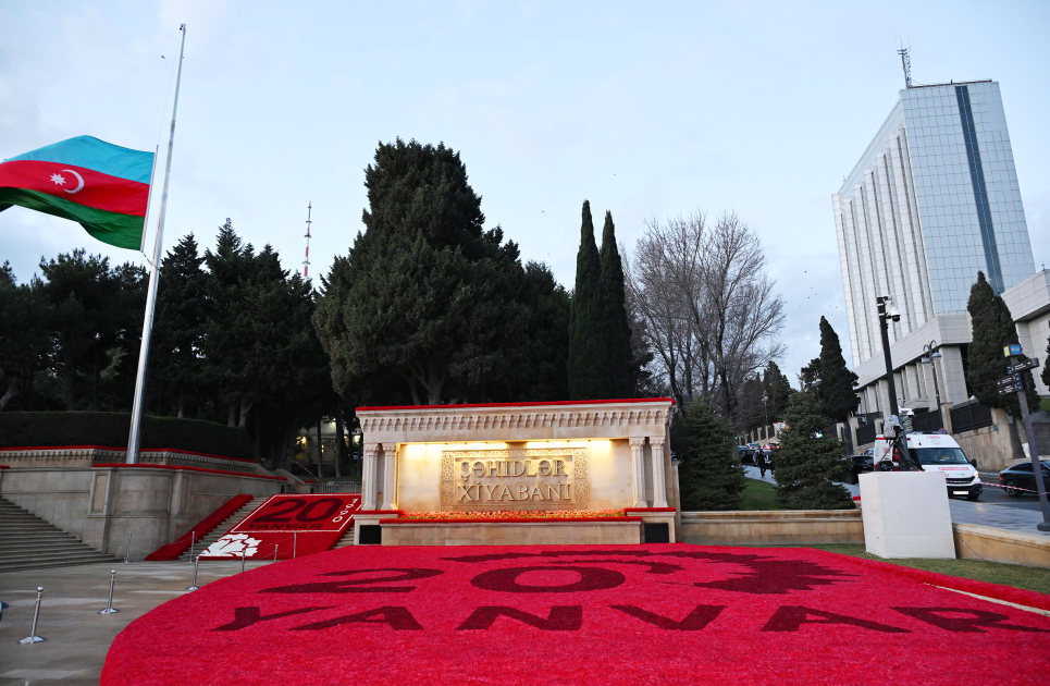 Официальные лица почтили память героев 20 Января