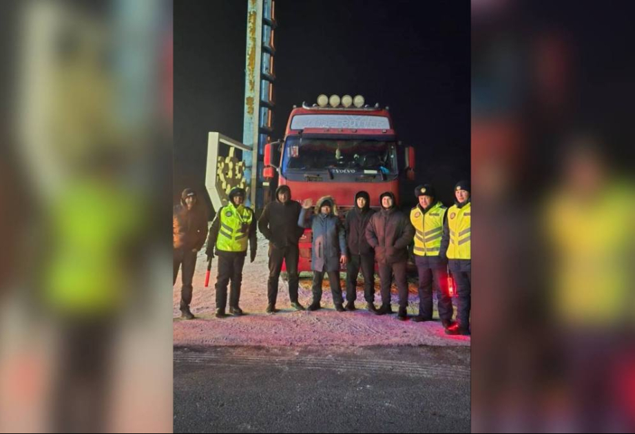 В Казахстане полицейские помогли азербайджанским дальнобойщикам 2 В Казахстане полицейские помогли азербайджанским дальнобойщикам