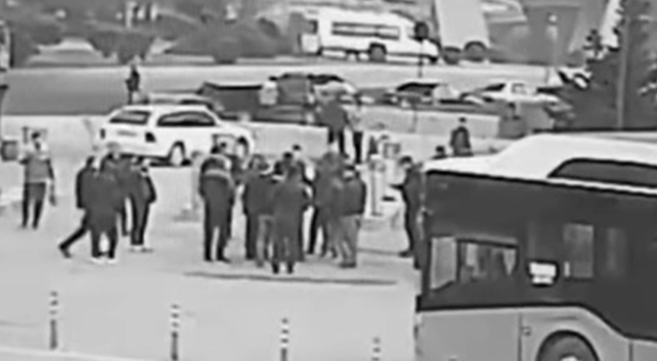 Дерзкое ограбление в Баку попало на камеру 3 Дерзкое ограбление в Баку попало на камеру