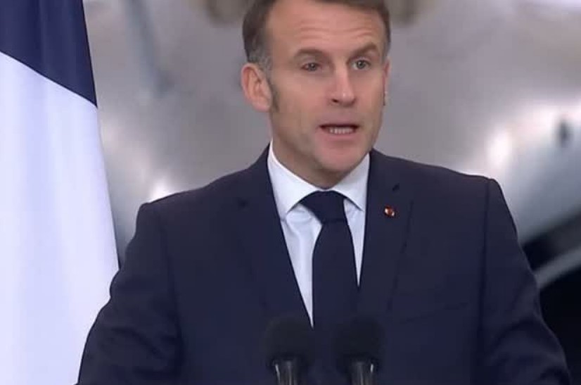 Макрон извинился за неприглядный вид глаза
