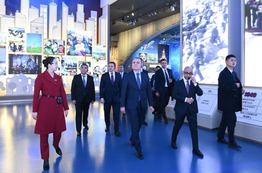 Байрамов ознакомился с экспозицией музея Коммунистической партии Китая