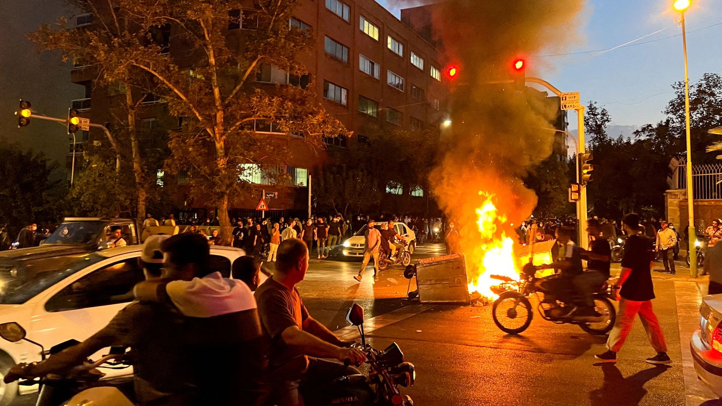 Кровавые ночи в Иране: массовые протесты и жесткие разгоны по всей стране