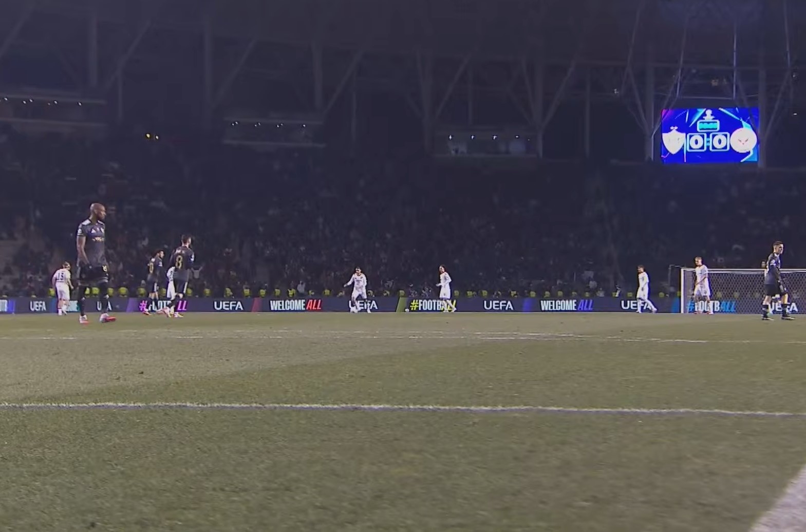 «Карабах» и "Айнтрахт" обменялись быстрыми голами