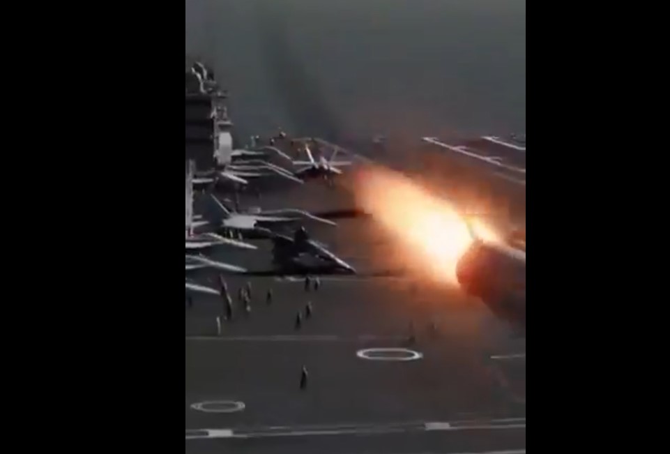 Иран показал «уничтожение» вражеского авианосца