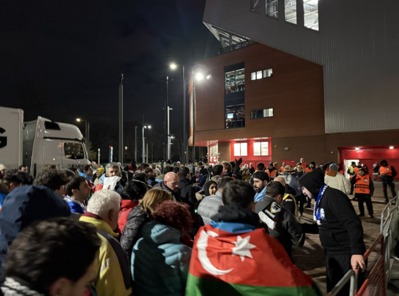 "Карабах" проигрывает "Ливерпулю"