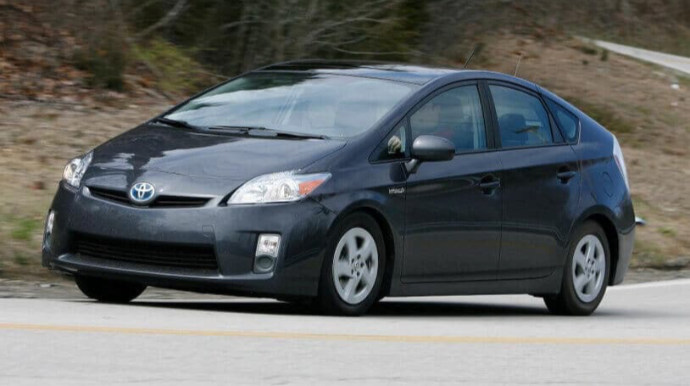 В Сумгайите Prius загорелся после ДТП