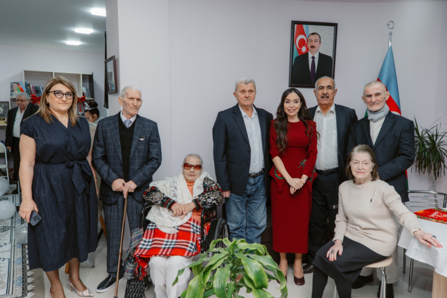 Лейла и Арзу Алиевы посетили учреждение для пожилых людей 2 Лейла и Арзу Алиевы посетили учреждение для пожилых людей