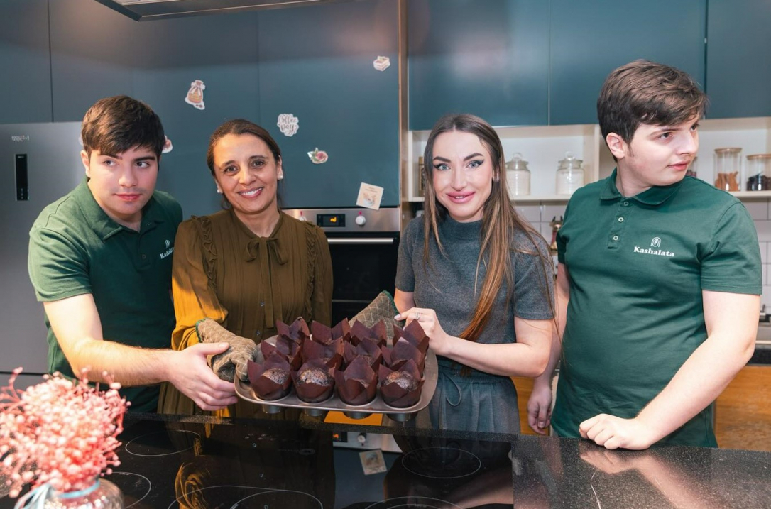 Алёна Алиева показала кадры посещения уникального кафе