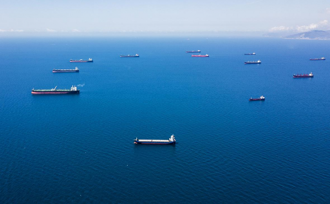 США усиливают давление, танкеры меняют флаги на российские