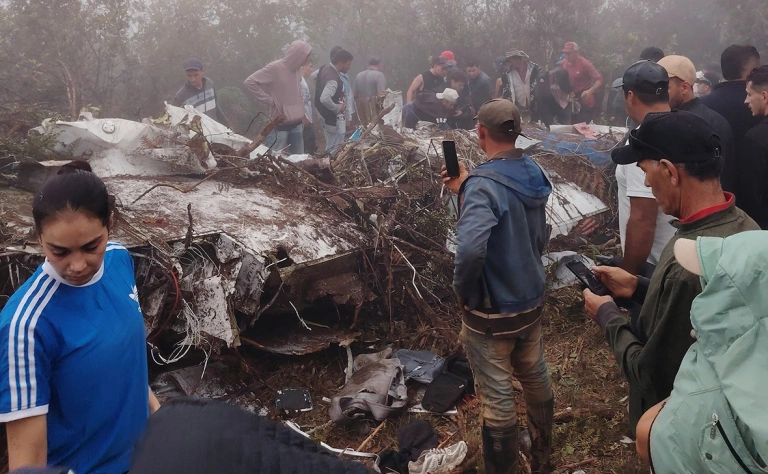 В Колумбии при крушении самолета погибли 15 человек, среди них депутат
