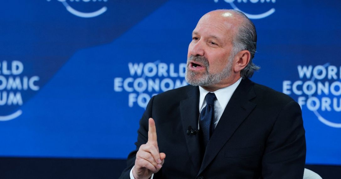 Американского министра освистали на ужине в Давосе