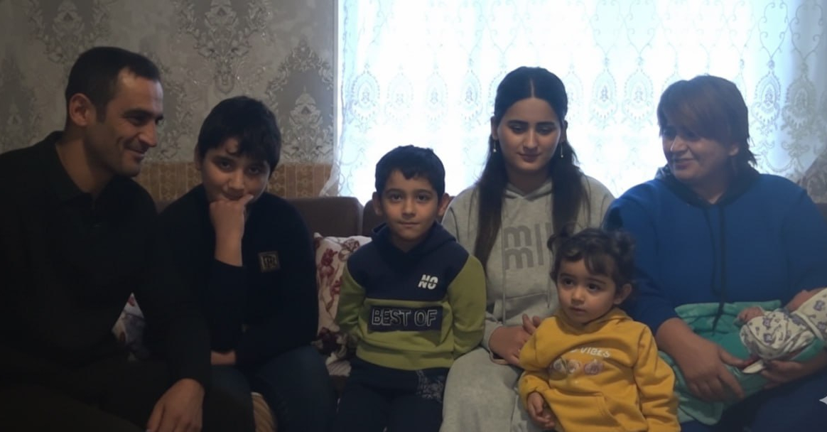 В Азербайджане у пары с восьмью внуками родился 10-й ребенок 3 В Азербайджане у пары с восьмью внуками родился 10-й ребенок