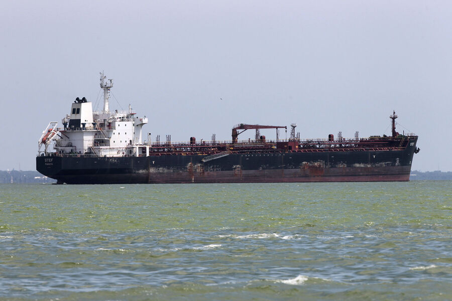 Иранское судно терпит бедствие в Каспийском море