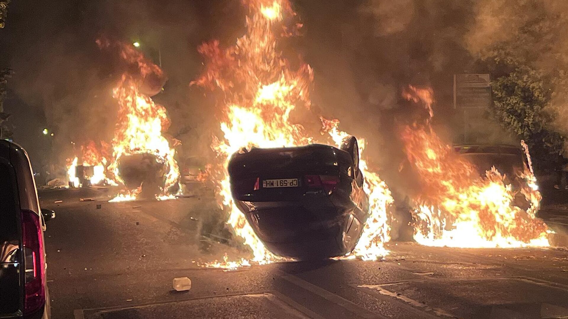 Во Франции в новогоднюю ночь сожгли 1173 автомобилей