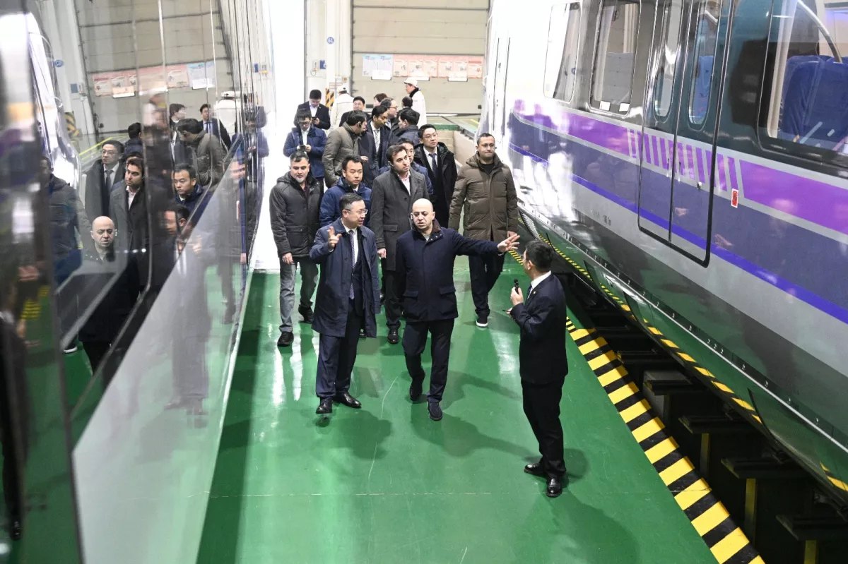 Делегация Бакметрополитена посетила Китай и ознакомилась с поездами компании CRRC Puzhen 2 Делегация Бакметрополитена посетила Китай и ознакомилась с поездами компании CRRC Puzhen